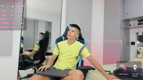 Snapshot of daddyrich4u chatting on November 27, 4:42 pm daddyrich4u online show from November 27, 4:42 pm