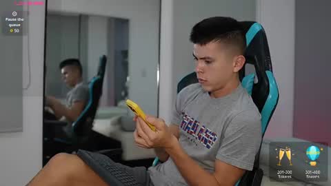 Snapshot of daddyrich4u chatting on June 10, 12:15 pm daddyrich4u online show from June 10, 12:15 pm