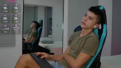 Snapshot of daddyrich4u chatting on June 16, 11:46 am daddyrich4u online show from June 16, 11:46 am