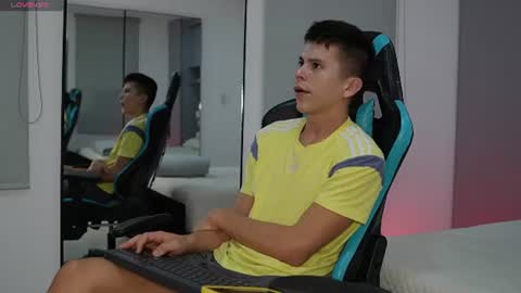 Snapshot of daddyrich4u chatting on June 23, 11:52 am daddyrich4u online show from June 23, 11:52 am