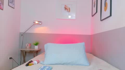 Snapshot of daddys_little_princesss chatting on November 1, 2:52 pm Antonella online show from November 1, 2:52 pm