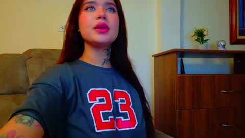 Snapshot of daddys_little_secrett chatting on June 24, 12:53 am Valen online show from June 24, 12:53 am