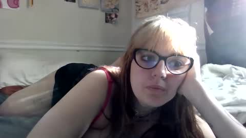 dadsdoll2 online show from March 24, 1:16 pm