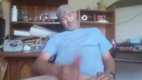 Snapshot of dadsfreedickrides chatting on October 9, 6:50 pm dadsfreedickrides online show from October 9, 6:50 pm