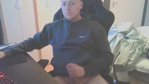 Dae5 online show from December 14, 3:06 pm