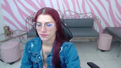 Snapshot of daffne_evans chatting on November 19, 8:31 pm daffne evans online show from November 19, 8:31 pm