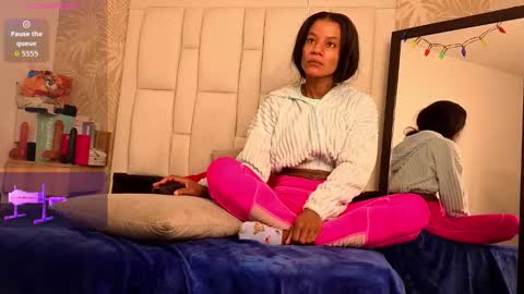 daffnelewis online show from December 17, 11:16 am