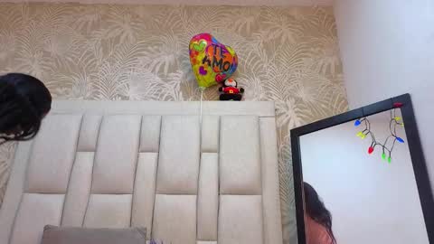 daffnelewis online show from February 3, 11:15 am