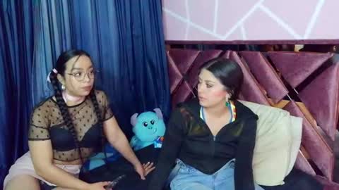 Snapshot of dafna_and_kris chatting on June 22, 2:35 am dafna and kris online show from June 22, 2:35 am