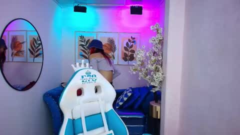 dafne huges online show from September 9, 7:46 pm