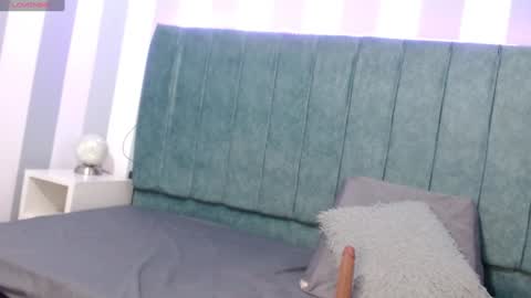 dafnee_e online show from December 4, 8:51 pm