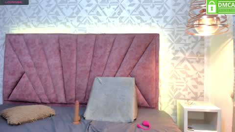 dafnee_e online show from December 19, 11:25 pm