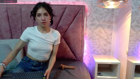 dafnee_e online show from January 18, 6:43 pm