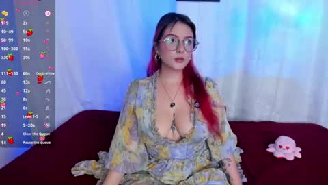 Snapshot of dafnemoon_1 chatting on June 25, 5:12 am Dafne Moon online show from June 25, 5:12 am