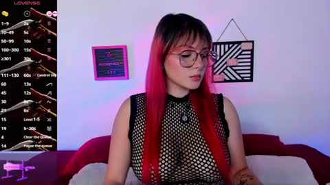 Snapshot of dafnemoon_1 chatting on August 5, 3:20 am Dafne Moon online show from August 5, 3:20 am