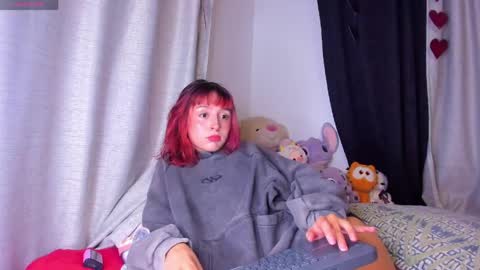 Snapshot of dafnne__hall chatting on May 14, 2:29 am Dafnne online show from May 14, 2:29 am