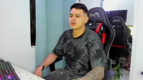 Snapshot of dage_19 chatting on October 19, 9:54 am my name is Jhon and I live in colombia online show from October 19, 9:54 am