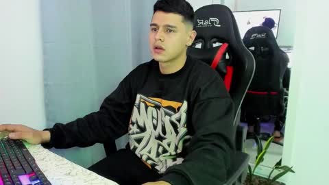 Snapshot of dage_19 chatting on November 4, 4:11 am my name is Jhon and I live in colombia online show from November 4, 4:11 am