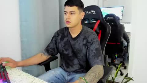 Snapshot of dage_19 chatting on November 11, 1:49 am my name is Jhon and I live in colombia online show from November 11, 1:49 am