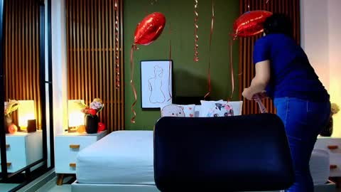  Dahiana  online show from February 8, 8:10 pm