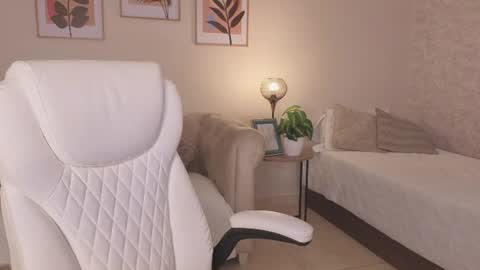 Dahiann Walcott online show from July 13, 3:59 pm