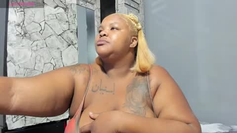 Snapshot of dahianajoss chatting on January 28, 2:43 am Ebony Sex Dahian online show from January 28, 2:43 am