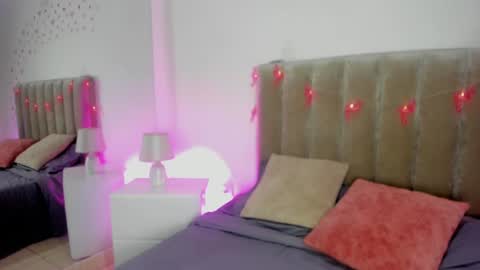 Dahlia online show from January 15, 8:05 pm