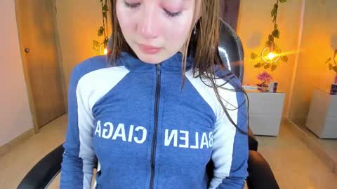 Dahlia online show from December 21, 6:15 pm