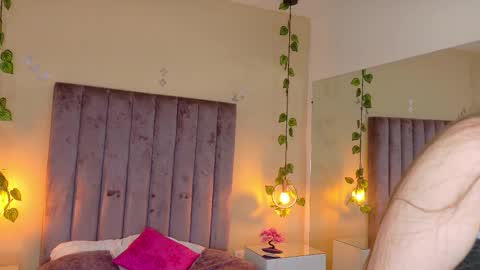 Snapshot of dahlia_rousse chatting on February 14, 5:26 am Dahlia online show from February 14, 5:26 am