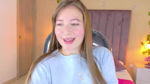 Snapshot of dahlia_rousse chatting on March 3, 9:37 am Dahlia online show from March 3, 9:37 am