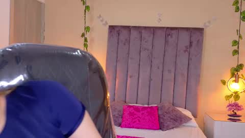 Snapshot of dahlia_rousse chatting on March 7, 5:37 am Dahlia online show from March 7, 5:37 am