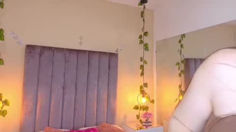 Snapshot of dahlia_rousse chatting on March 21, 8:30 am Dahlia online show from March 21, 8:30 am