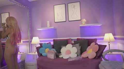 Dahlia Grey online show from February 17, 11:40 am