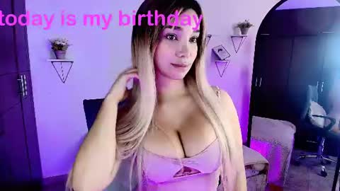 dahnia_cruz online show from July 7, 3:38 pm