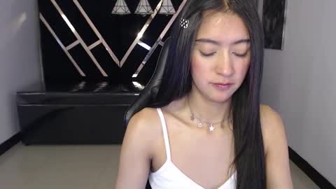 Snapshot of dahyan_ch chatting on October 10, 4:39 pm dahyan_ch online show from October 10, 4:39 pm