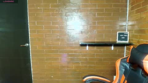 Snapshot of daiana_m chatting on February 24, 11:41 pm Daiana online show from February 24, 11:41 pm