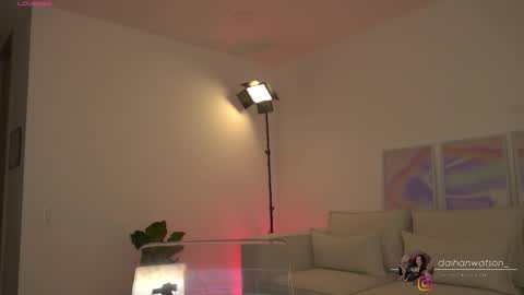 Snapshot of daihanwatson_ chatting on March 5, 4:13 am Dai independent online show from March 5, 4:13 am
