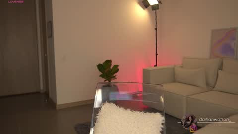 Snapshot of daihanwatson_ chatting on March 10, 1:45 am Dai independent online show from March 10, 1:45 am