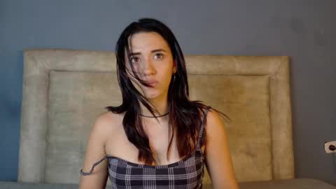 Snapshot of daiisy_kiss chatting on April 15, 1:23 am daiisy_kiss online show from April 15, 1:23 am
