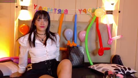 Snapshot of daiisy_kiss chatting on May 13, 1:30 pm daiisy_kiss online show from May 13, 1:30 pm