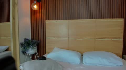 N Y X E N online show from February 9, 7:18 pm