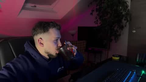 Snapshot of daimon_hall chatting on February 23, 6:49 pm Daimon online show from February 23, 6:49 pm