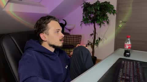 Snapshot of daimon_hall chatting on April 4, 11:46 pm Daimon online show from April 4, 11:46 pm