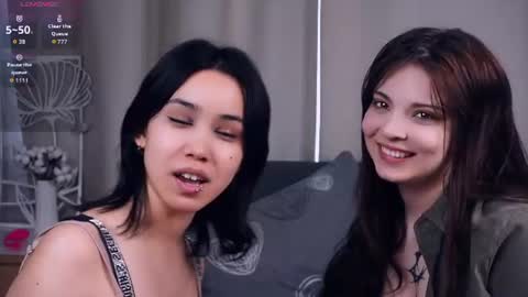 Aoi and Lily best friends online show from June 11, 8:23 am