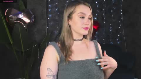 Snapshot of daisy_beckerr chatting on March 24, 9:25 am Viickie online show from March 24, 9:25 am