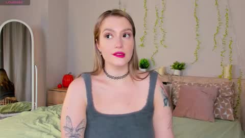 Snapshot of daisy_beckerr chatting on March 27, 9:32 am Viickie online show from March 27, 9:32 am