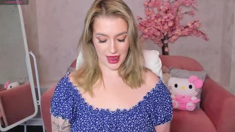 Snapshot of daisy_beckerr chatting on April 2, 9:18 am Viickie online show from April 2, 9:18 am