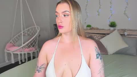 Snapshot of daisy_beckerr chatting on June 11, 9:29 am Viickie online show from June 11, 9:29 am