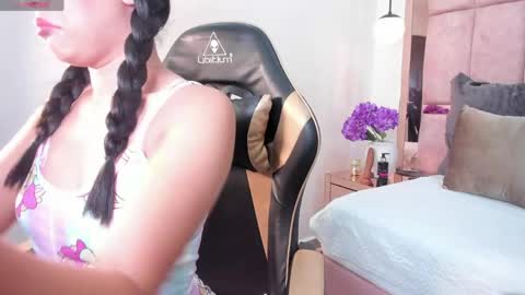 Daisy Bloom online show from June 5, 12:11 pm