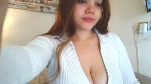 Snapshot of daisy_brown01 chatting on April 15, 9:49 am Dai my Instagram missdaisy 07 online show from April 15, 9:49 am